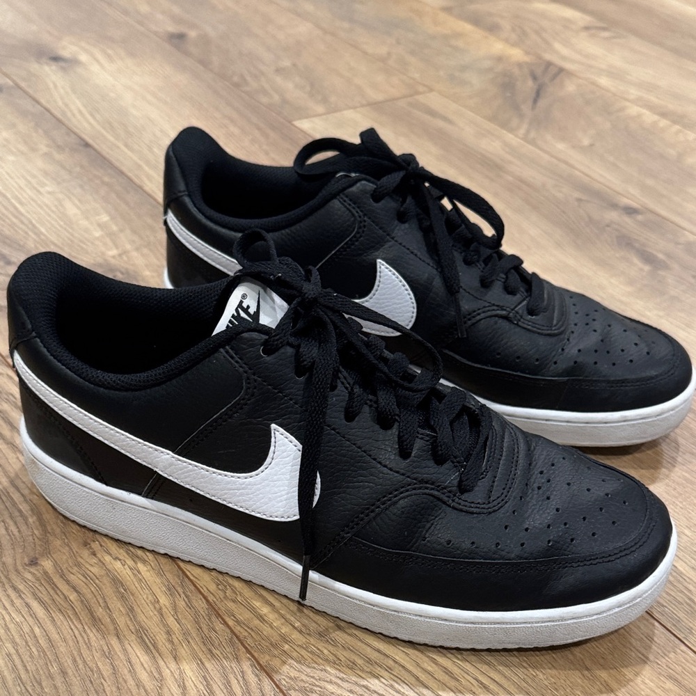 Nike Men's Black and White Leather Sneakers 9.5